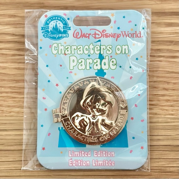 NWT Disney Gold Characters on Parade Pin Limited Edition Pinocchio Hinged Locket - Picture 1 of 5